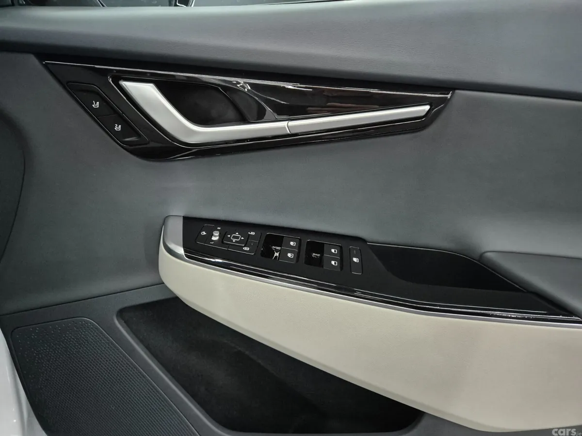 Kia EV6 MPV, Electric, 2023, White