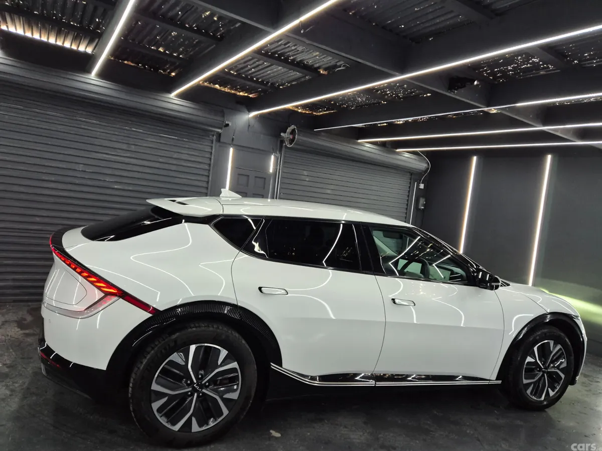 Kia EV6 MPV, Electric, 2023, White