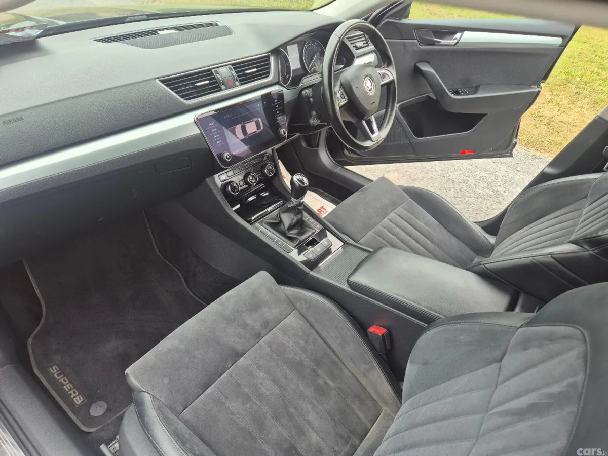 Skoda Superb Hatchback, Diesel, 2018, Black