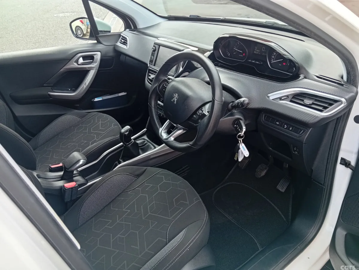 Peugeot 2008 Estate, Diesel, 2017, White