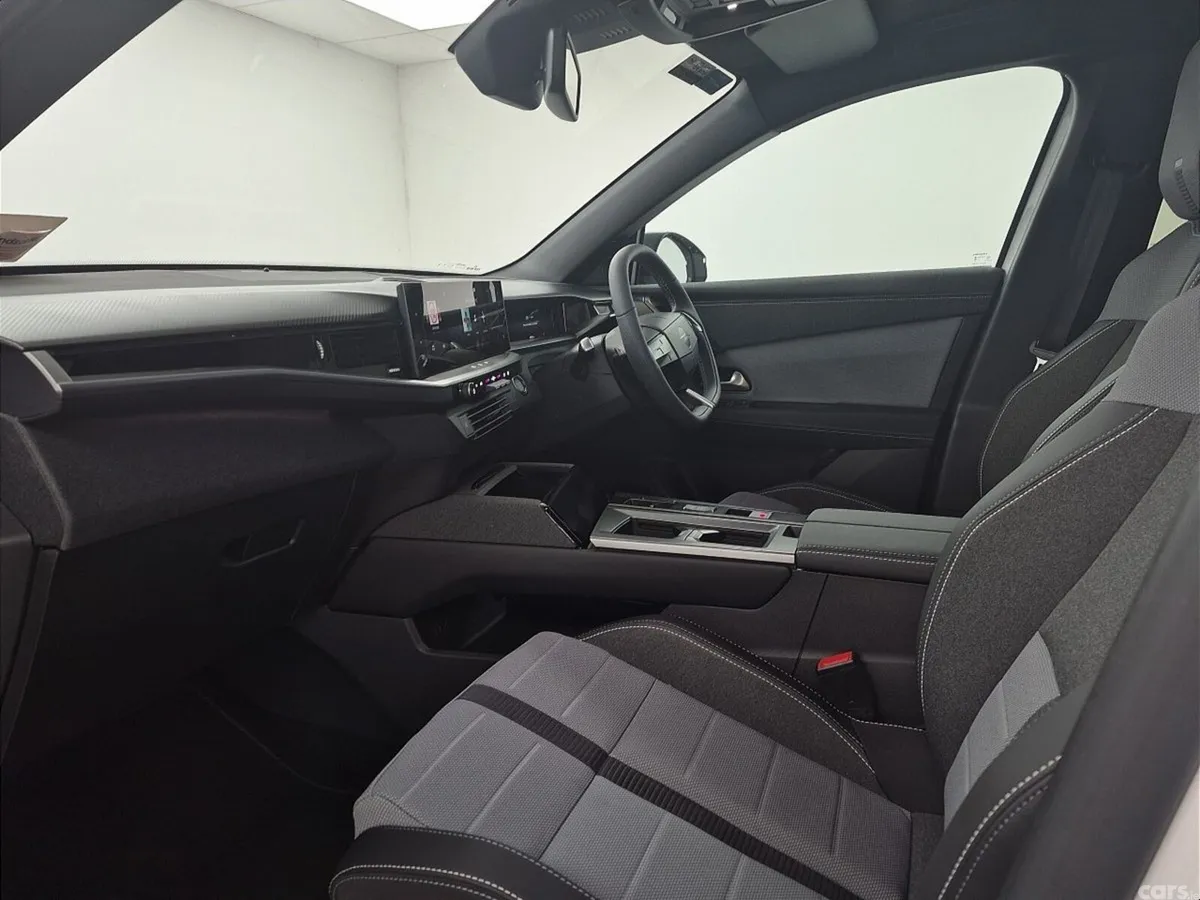 Opel Grandland SUV, Petrol Hybrid, 2026, White