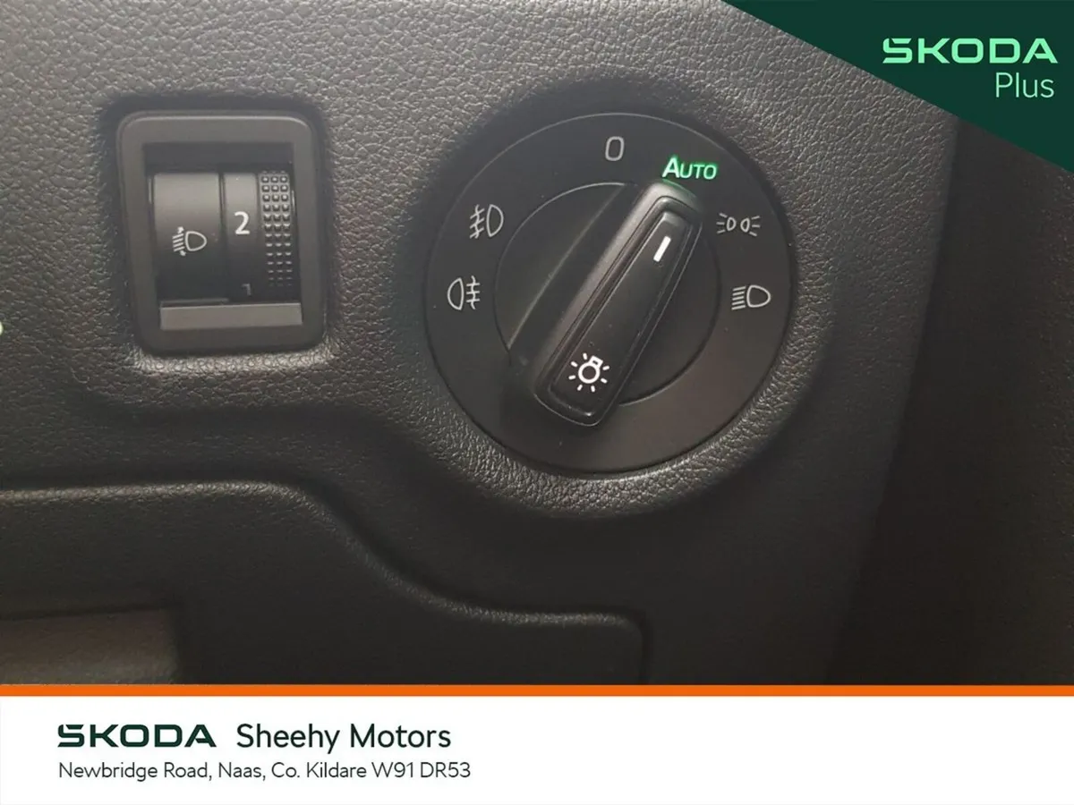 Skoda Fabia Hatchback, Petrol, 2023, Red