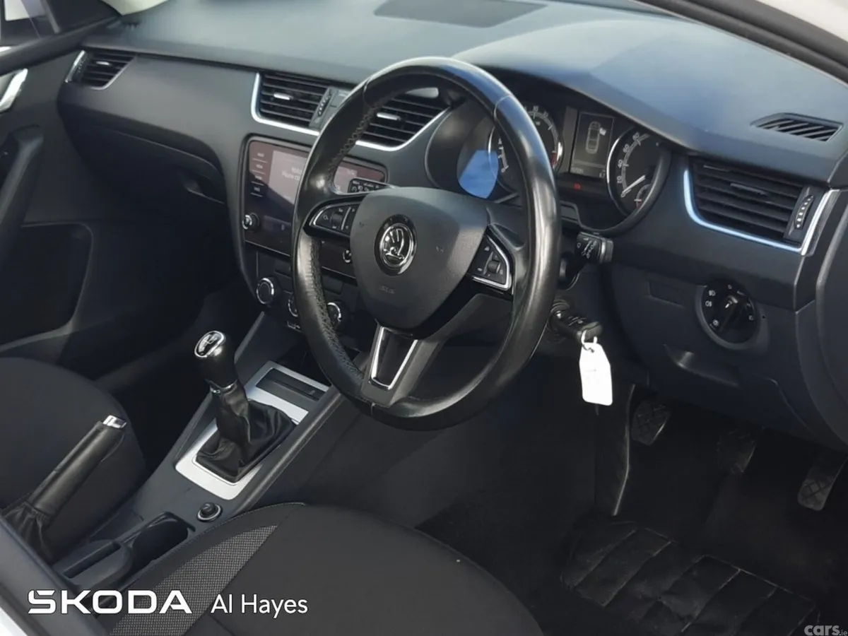 Skoda Octavia Saloon, Diesel, 2020, White
