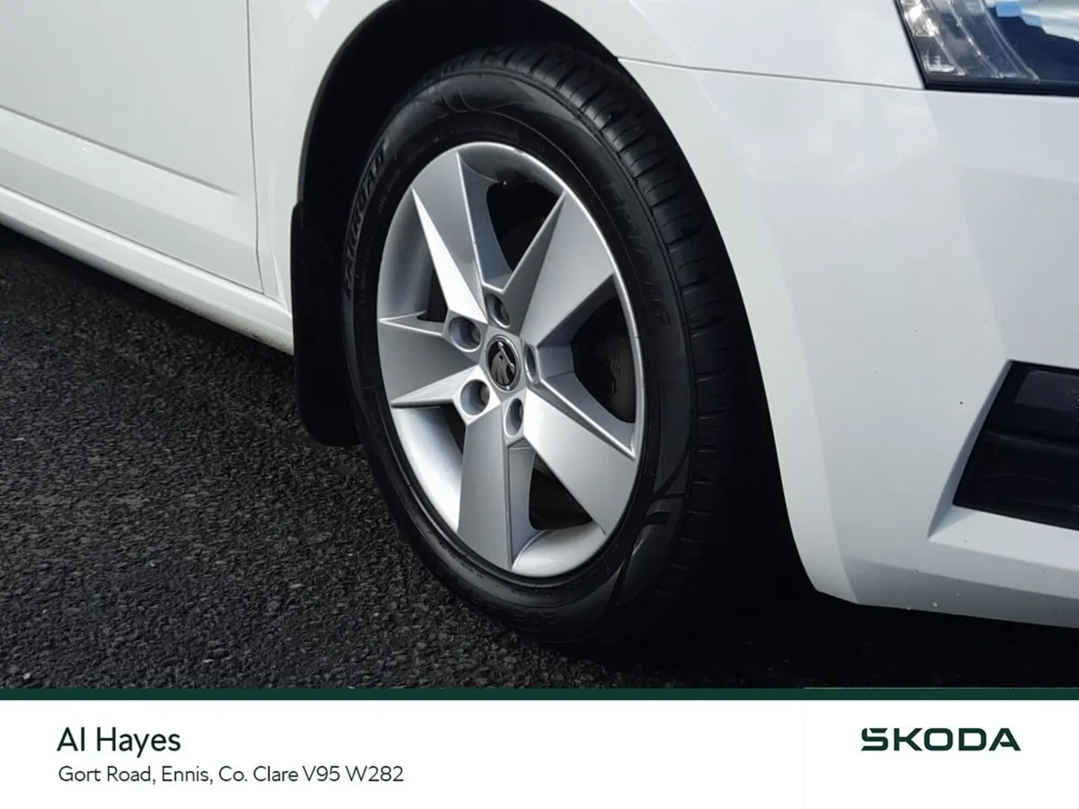 Skoda Octavia Saloon, Diesel, 2020, White