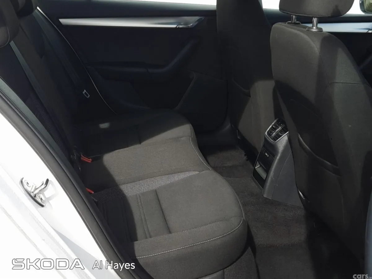 Skoda Octavia Saloon, Diesel, 2020, White