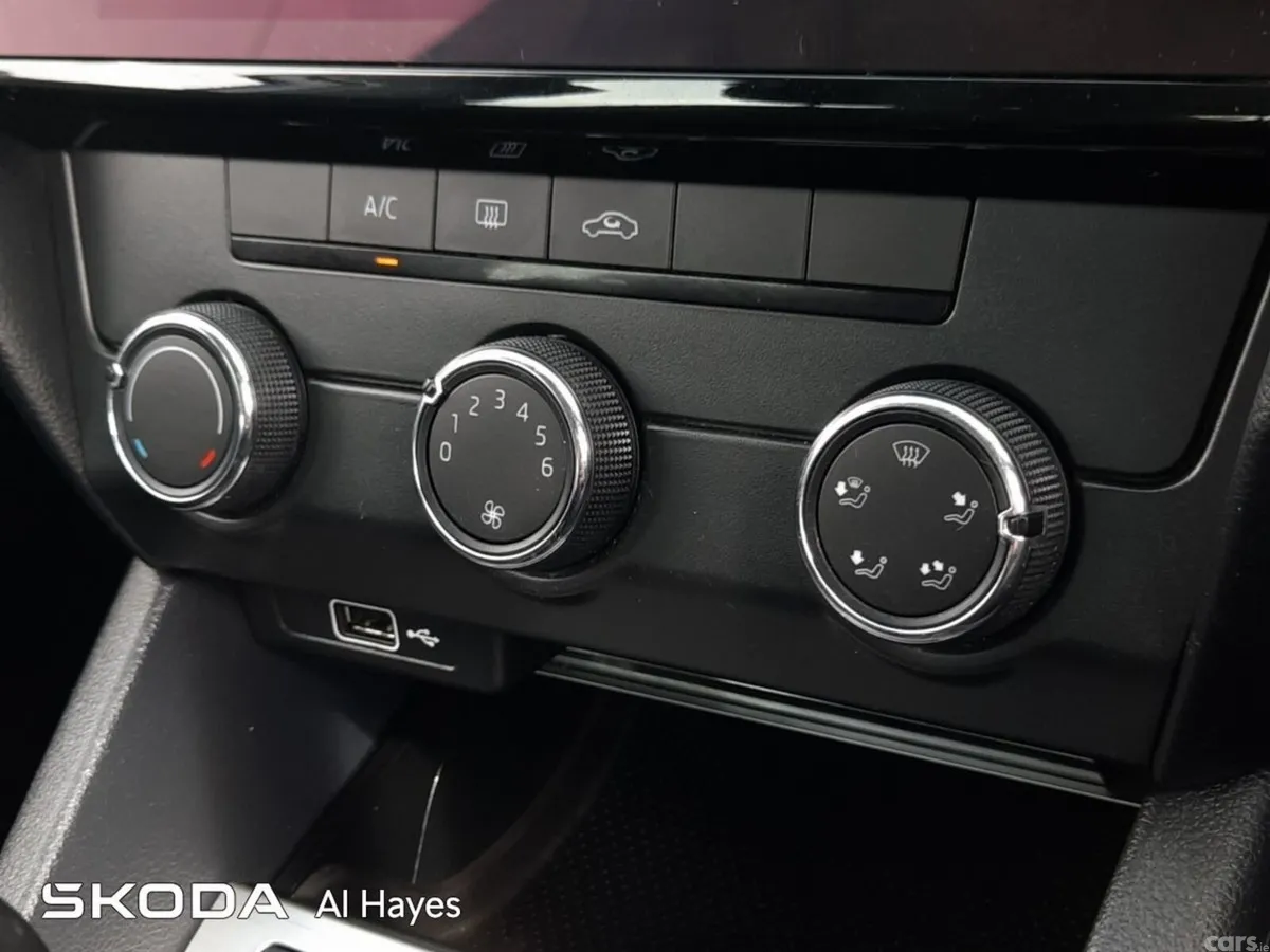 Skoda Octavia Saloon, Diesel, 2020, White