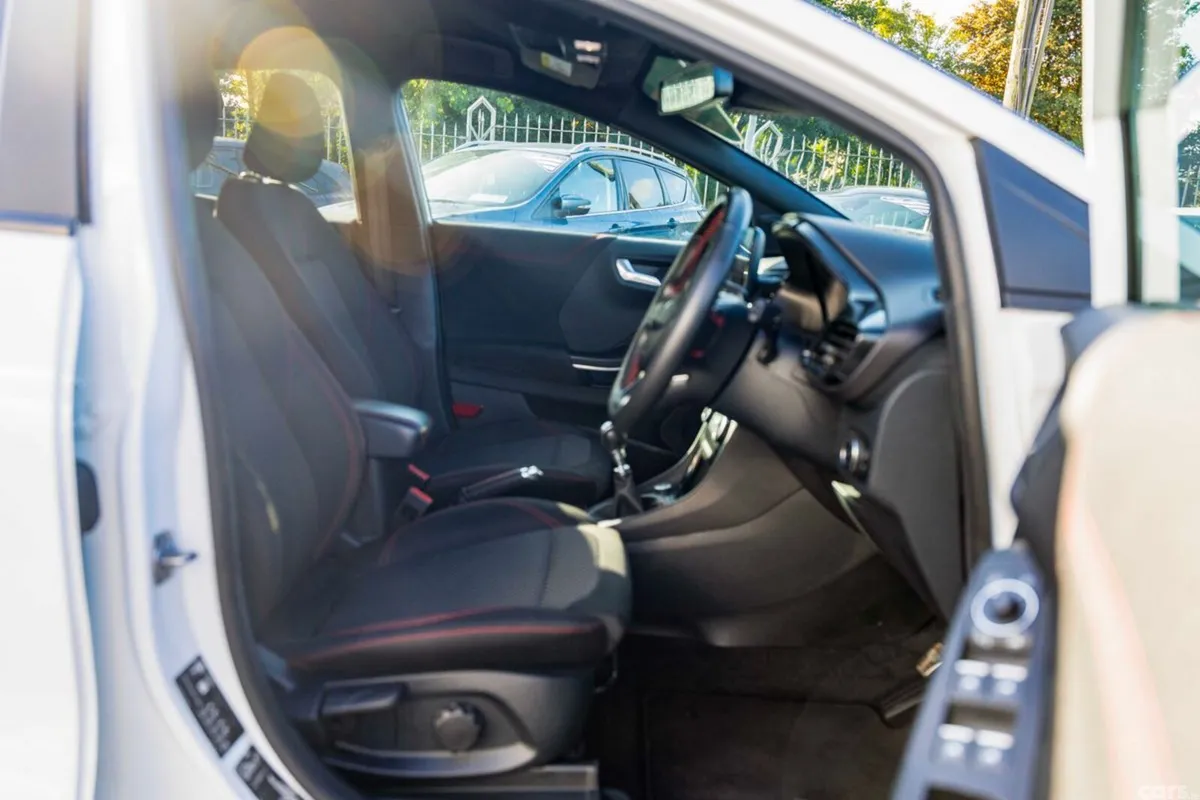 Ford Puma MPV, Petrol Hybrid, 2022, White
