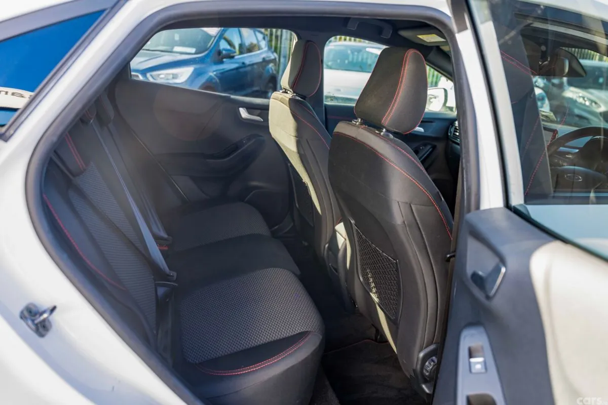 Ford Puma MPV, Petrol Hybrid, 2022, White