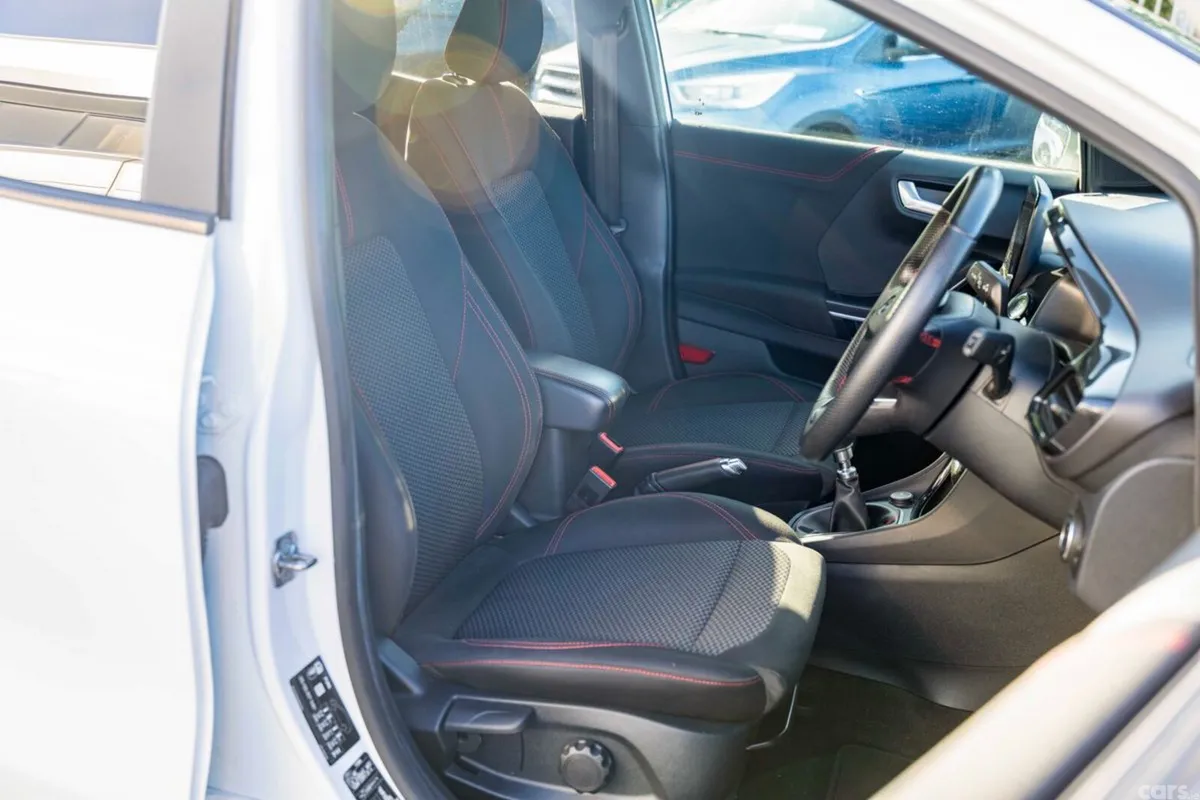 Ford Puma MPV, Petrol Hybrid, 2022, White