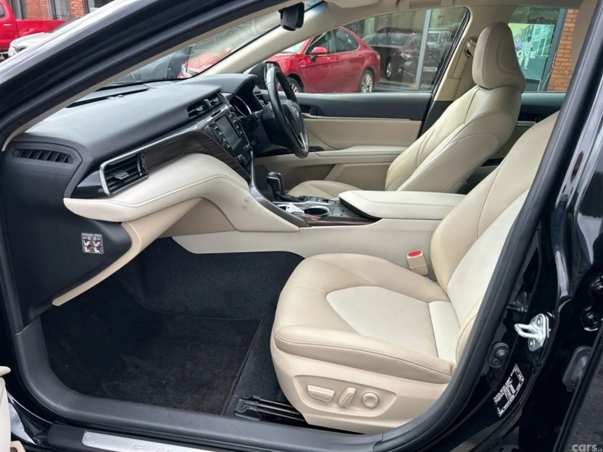 Toyota Camry Saloon, Petrol Hybrid, 2020, Black