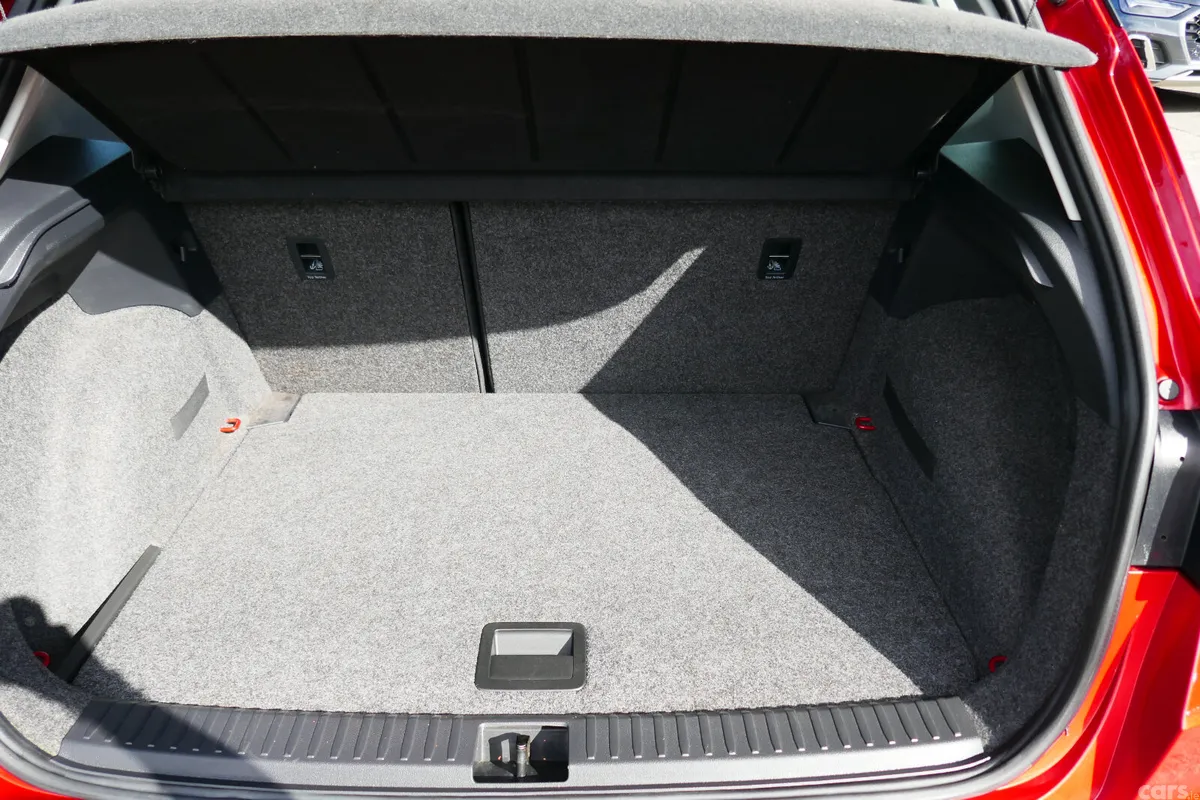 SEAT Arona SUV, Diesel, 2018, Red