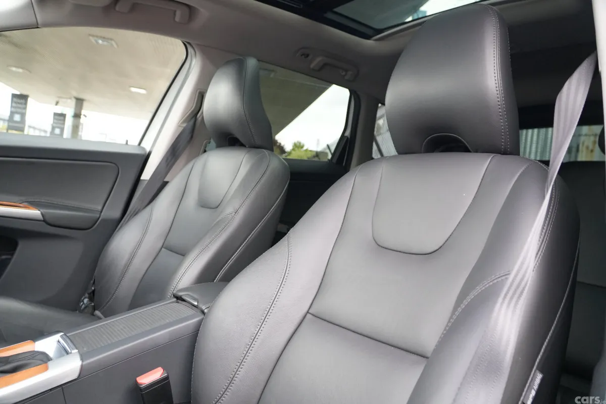 Volvo XC60 SUV, Diesel, 2017, White
