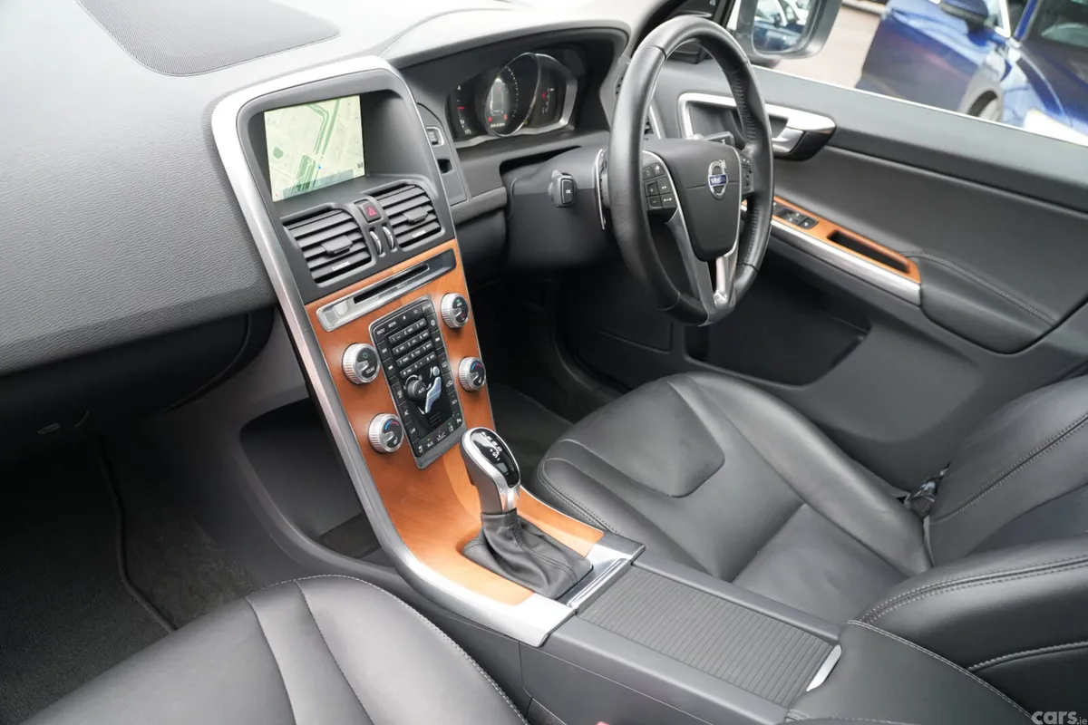 Volvo XC60 SUV, Diesel, 2017, White