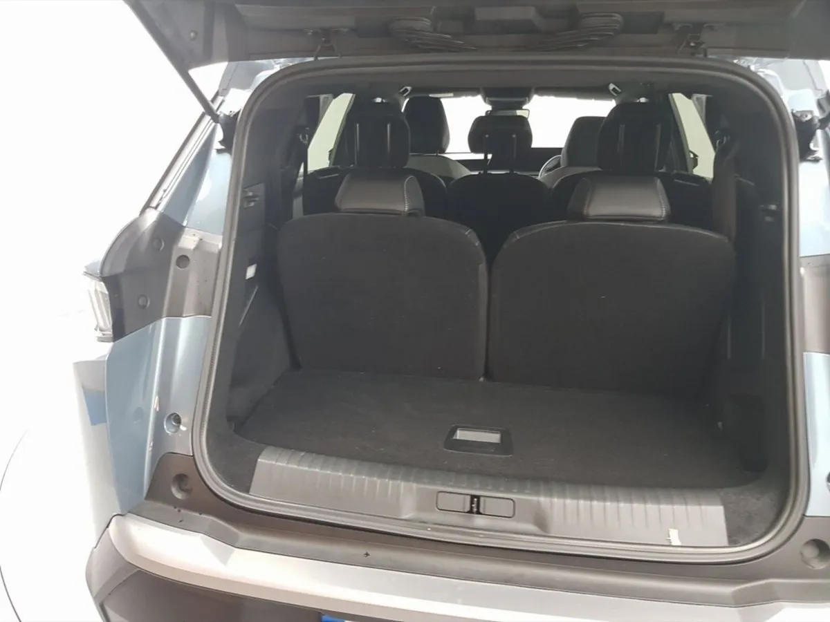 Peugeot 5008 MPV, Petrol, 2026, Blue