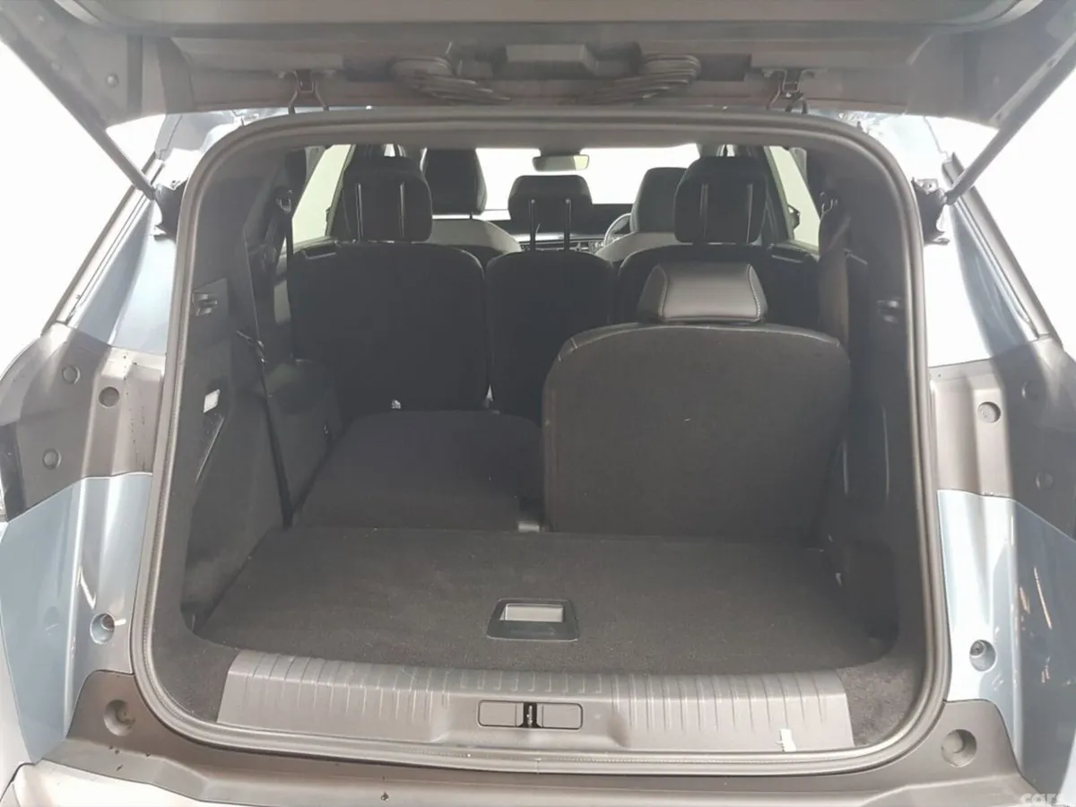Peugeot 5008 MPV, Petrol, 2026, Blue
