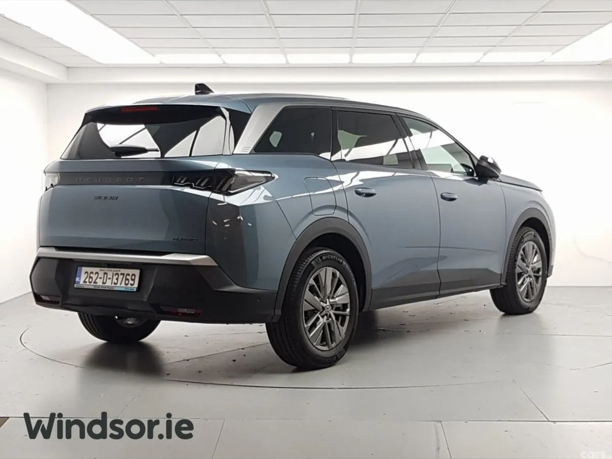 Peugeot 5008 MPV, Petrol, 2026, Blue