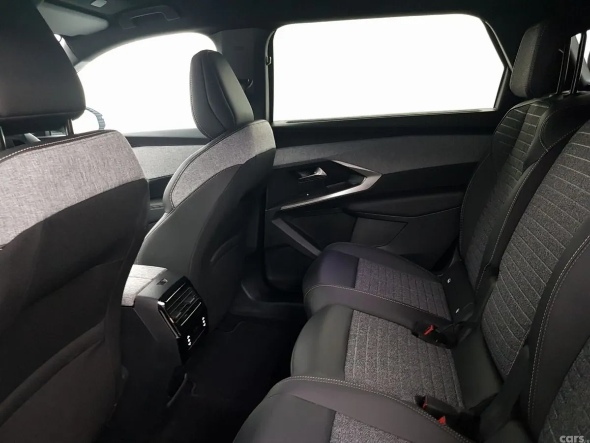 Peugeot 5008 MPV, Petrol, 2026, Blue