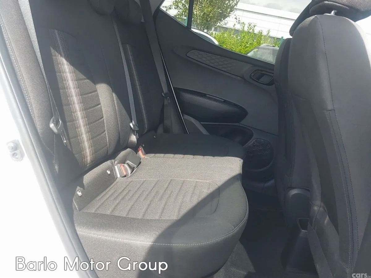 Hyundai i10 Hatchback, Petrol, 2022, White
