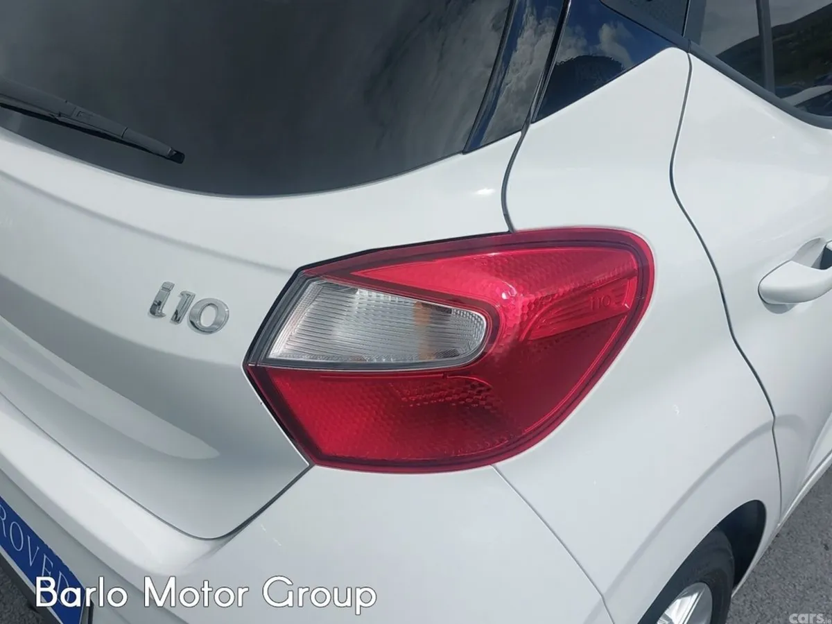 Hyundai i10 Hatchback, Petrol, 2022, White
