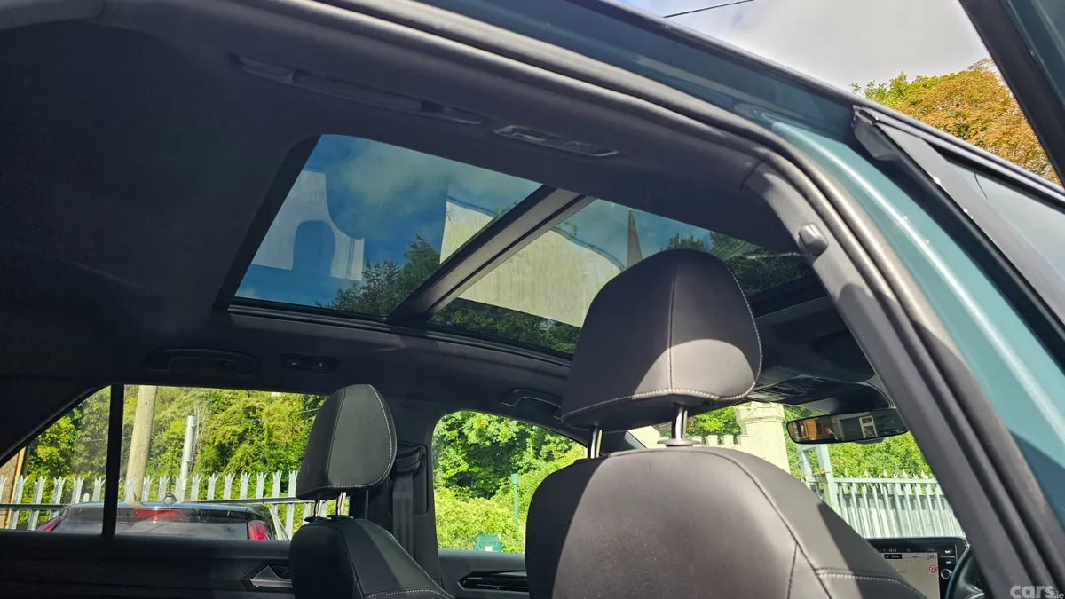 Volkswagen T-Roc SUV, Petrol, 2024, Blue