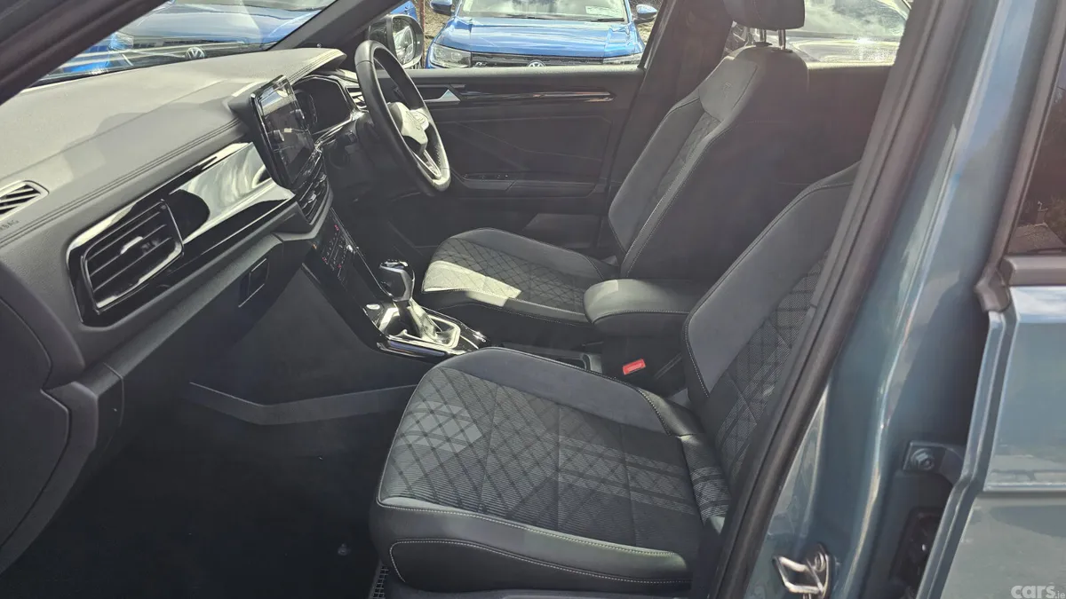 Volkswagen T-Roc SUV, Petrol, 2024, Blue