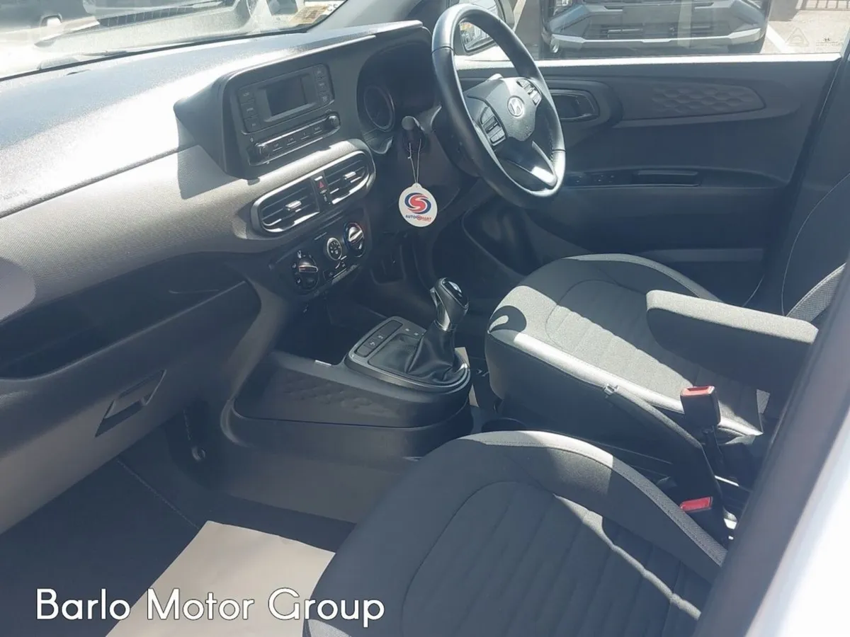Hyundai i10 Hatchback, Petrol, 2022, White