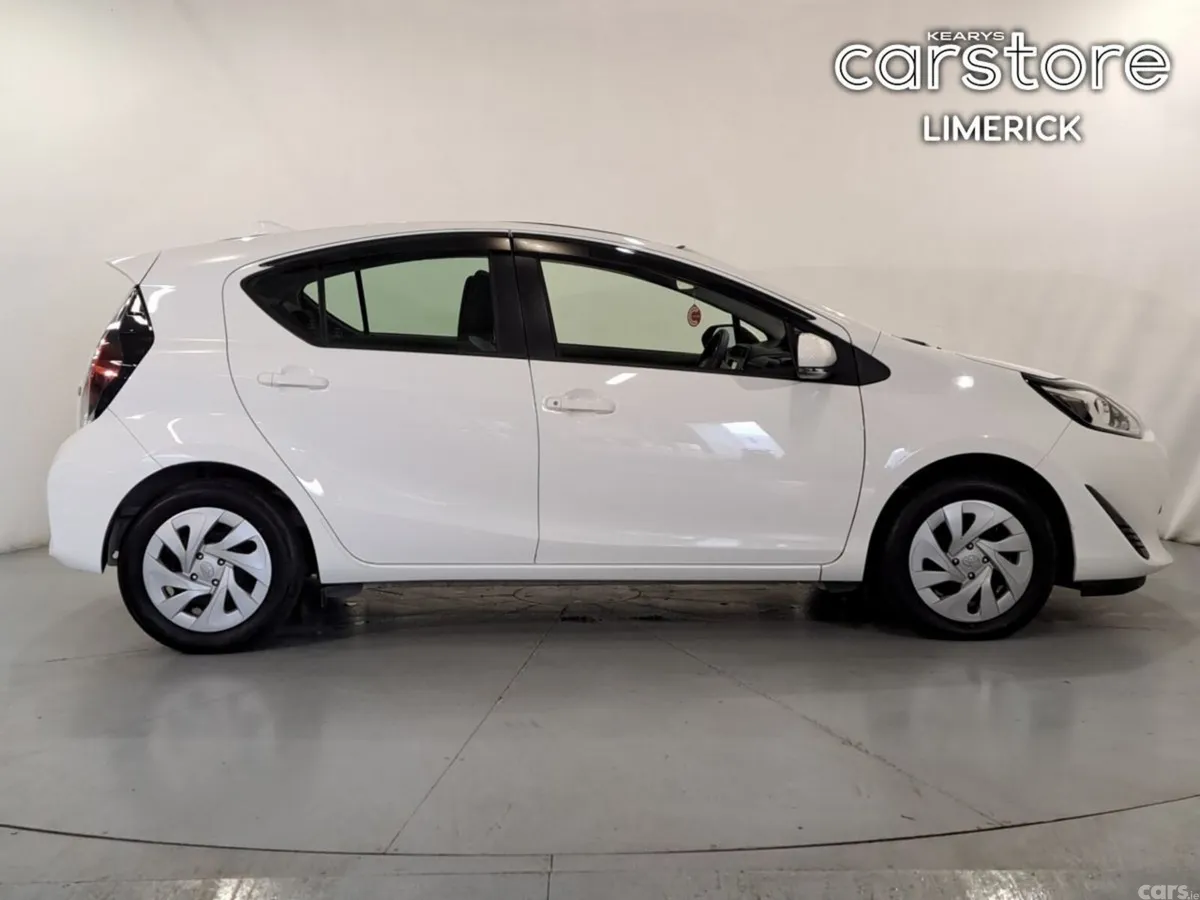 Toyota Aqua Hatchback, Petrol Hybrid, 2021, White