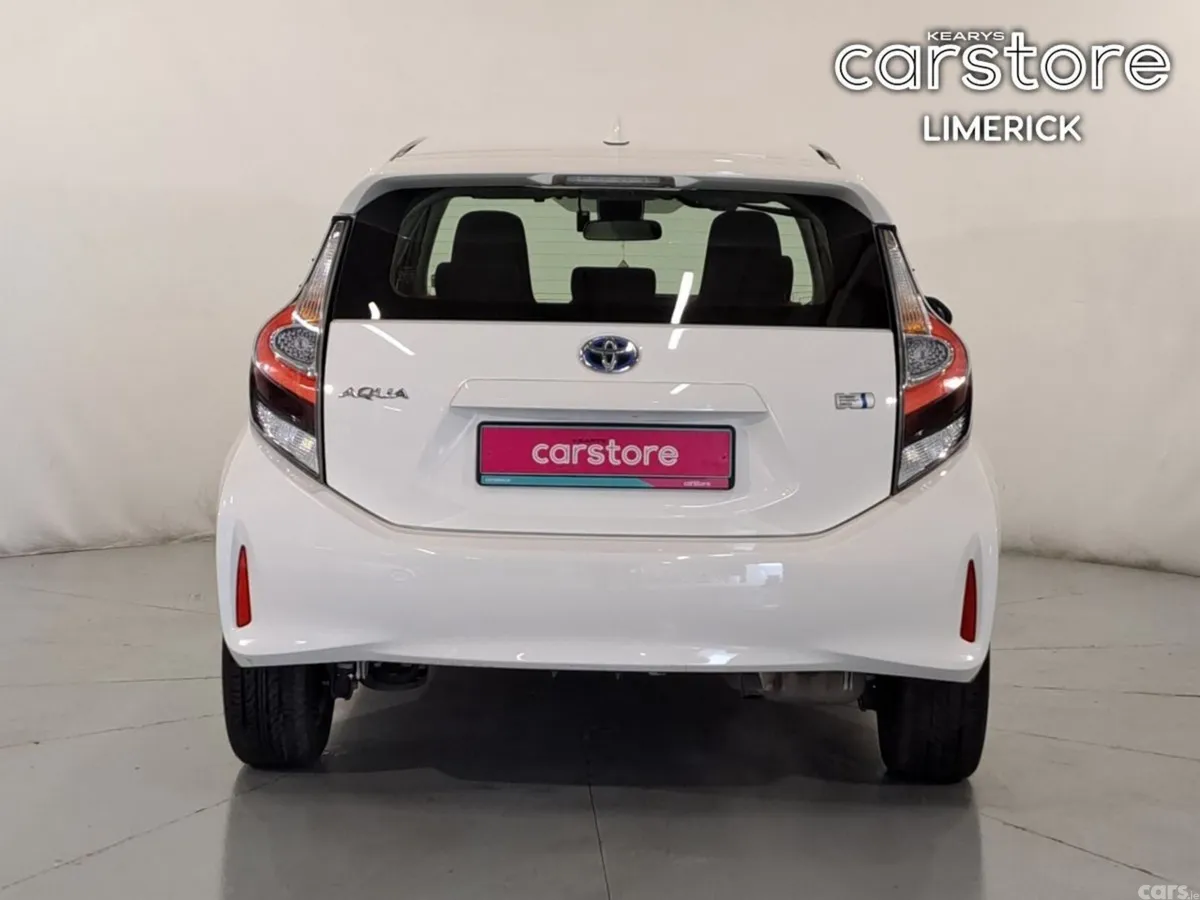 Toyota Aqua Hatchback, Petrol Hybrid, 2021, White