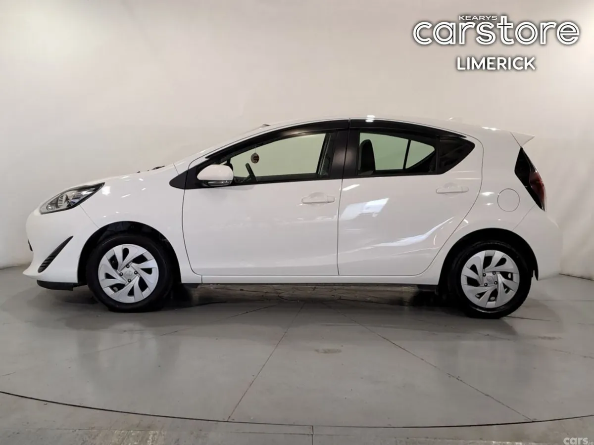 Toyota Aqua Hatchback, Petrol Hybrid, 2021, White