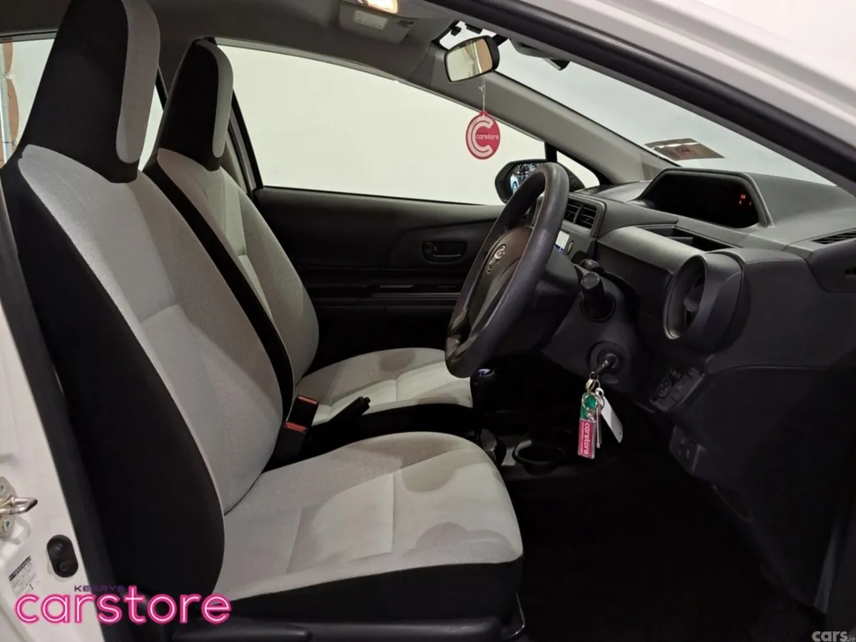 Toyota Aqua Hatchback, Petrol Hybrid, 2021, White