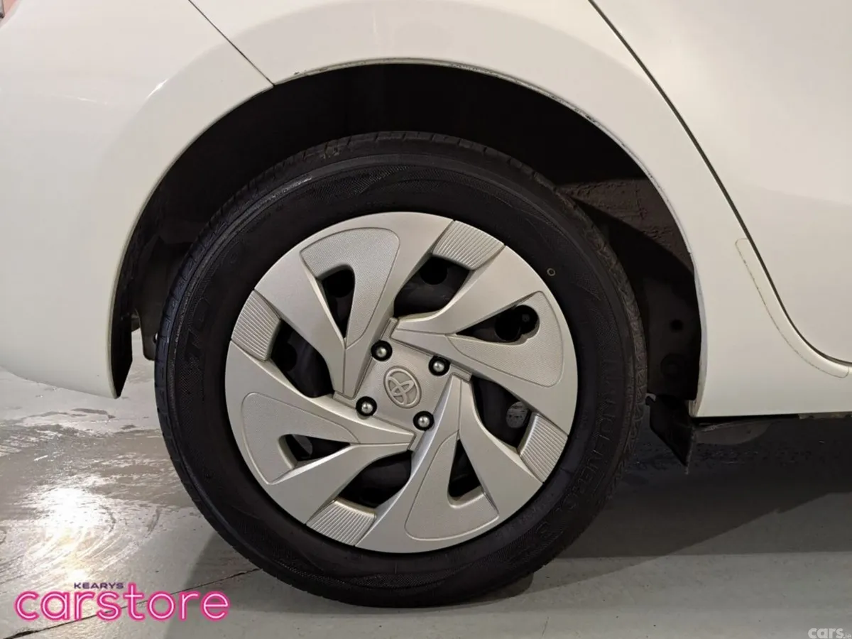 Toyota Aqua Hatchback, Petrol Hybrid, 2021, White