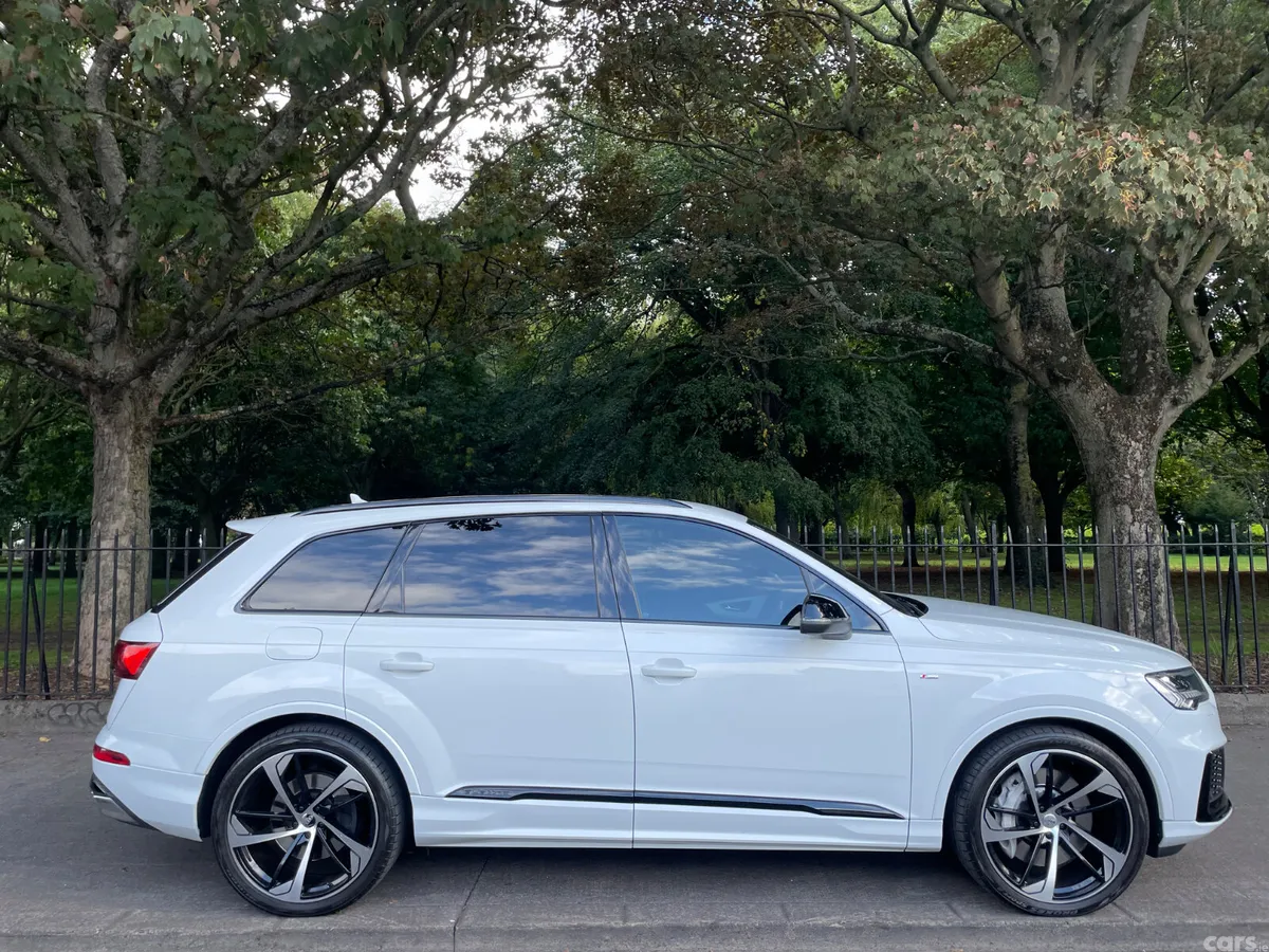Audi Q7 SUV, Petrol Plug-in Hybrid, 2020, White