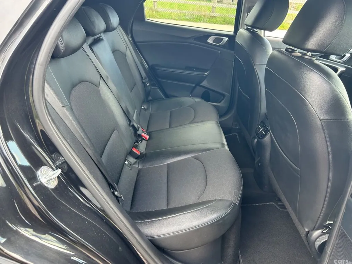 Kia XCeed Hatchback, Petrol Plug-in Hybrid, 2023, Black