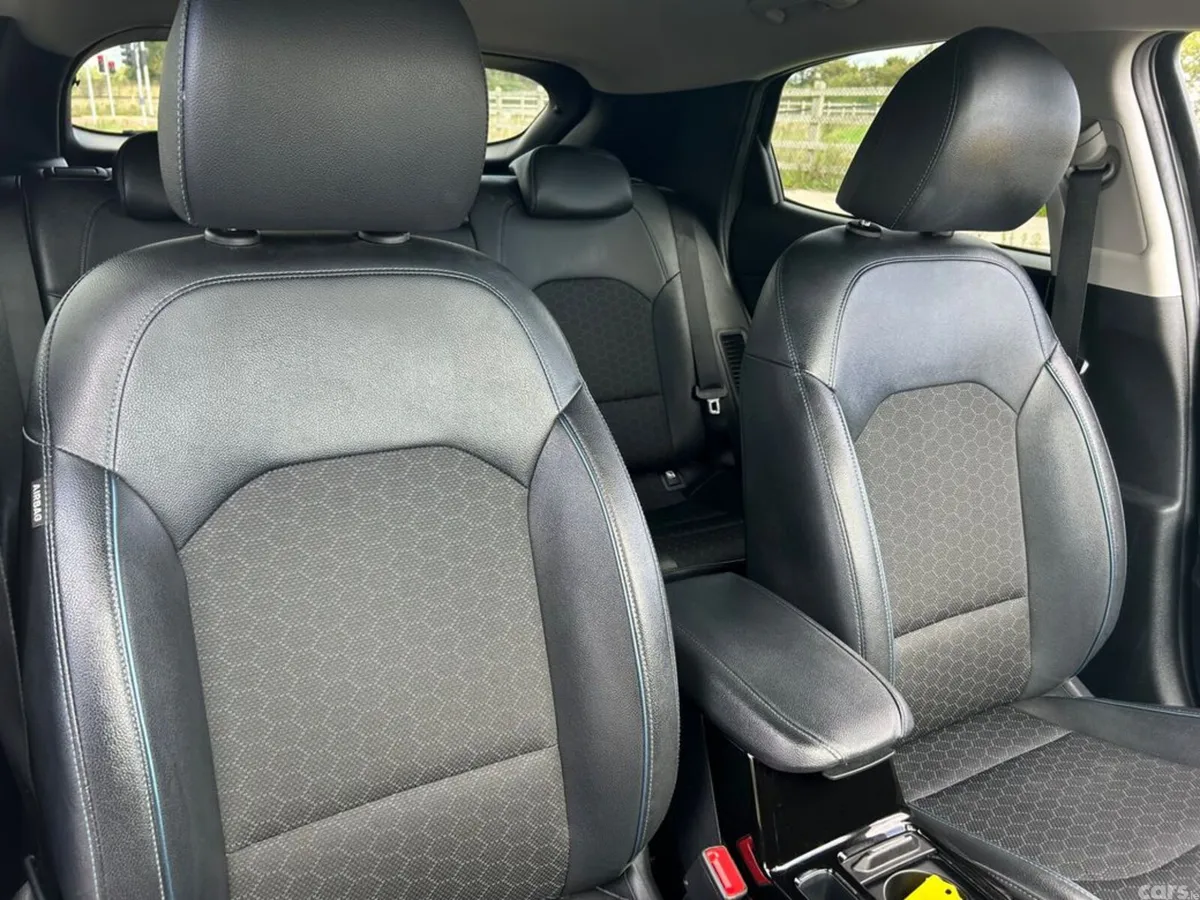 Kia XCeed Hatchback, Petrol Plug-in Hybrid, 2023, Black