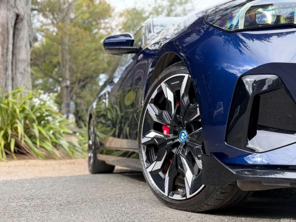 BMW 5-Series Saloon, Petrol Plug-in Hybrid, 2025, Blue