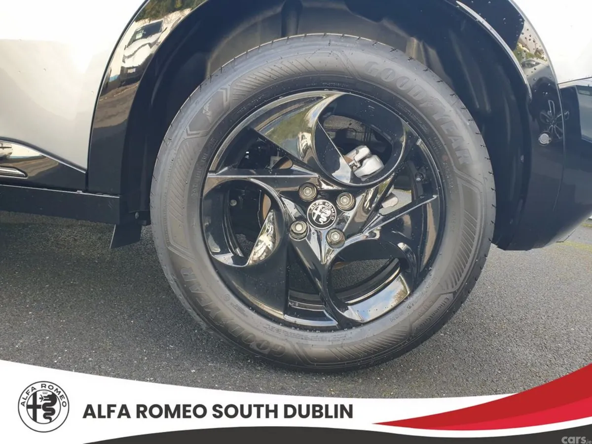 Alfa Romeo Junior Hatchback, Petrol Hybrid, 2026, Grey