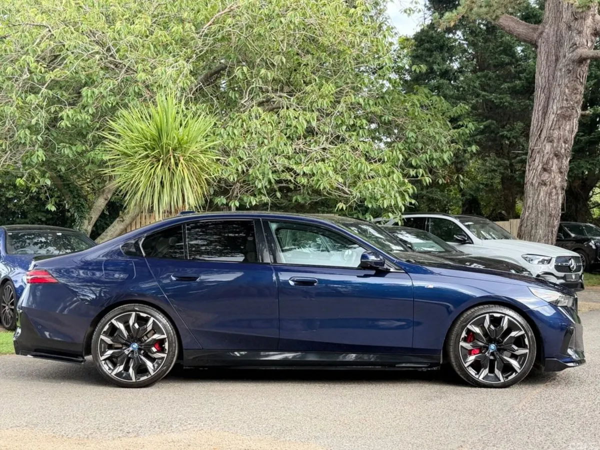 BMW 5-Series Saloon, Petrol Plug-in Hybrid, 2025, Blue
