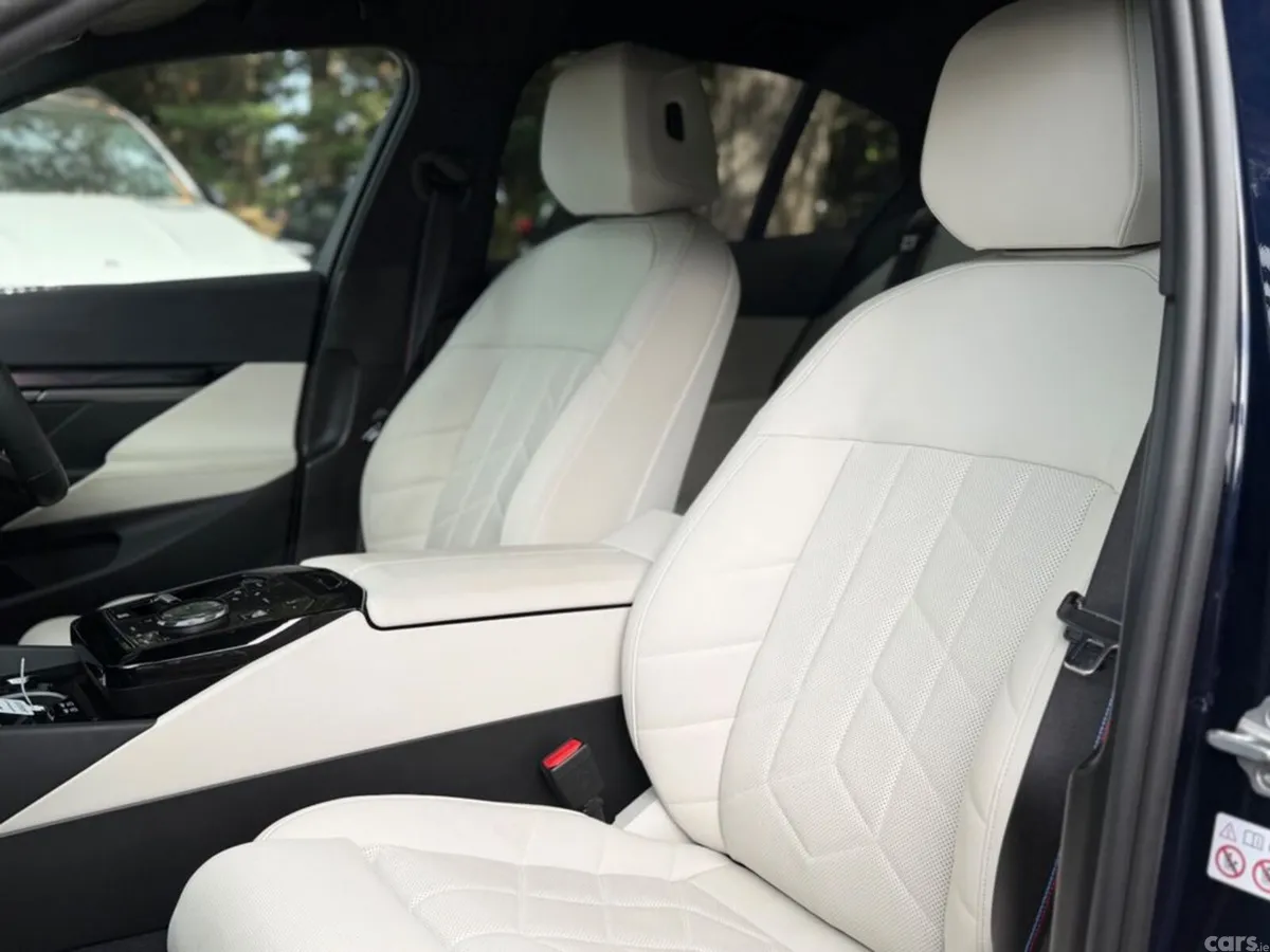 BMW 5-Series Saloon, Petrol Plug-in Hybrid, 2025, Blue