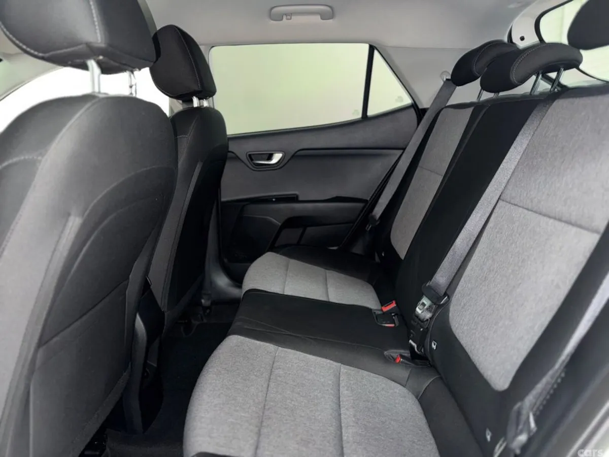 Kia Stonic Estate, Petrol Hybrid, 2026, White