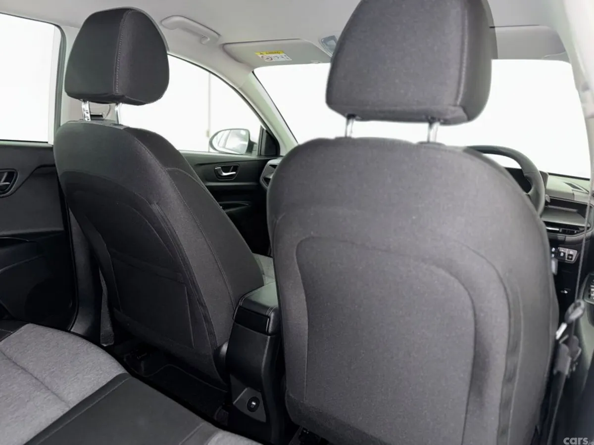 Kia Stonic Estate, Petrol Hybrid, 2026, White