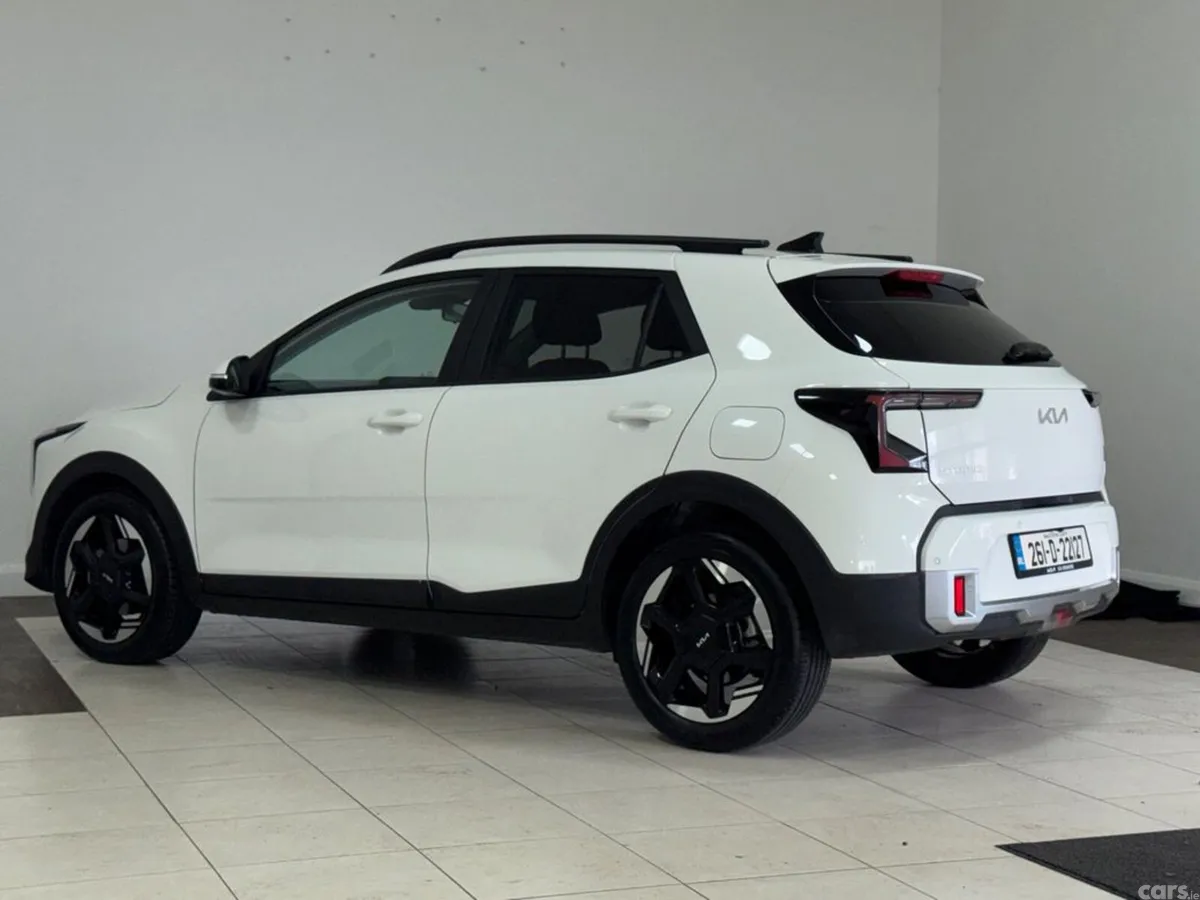 Kia Stonic Estate, Petrol Hybrid, 2026, White