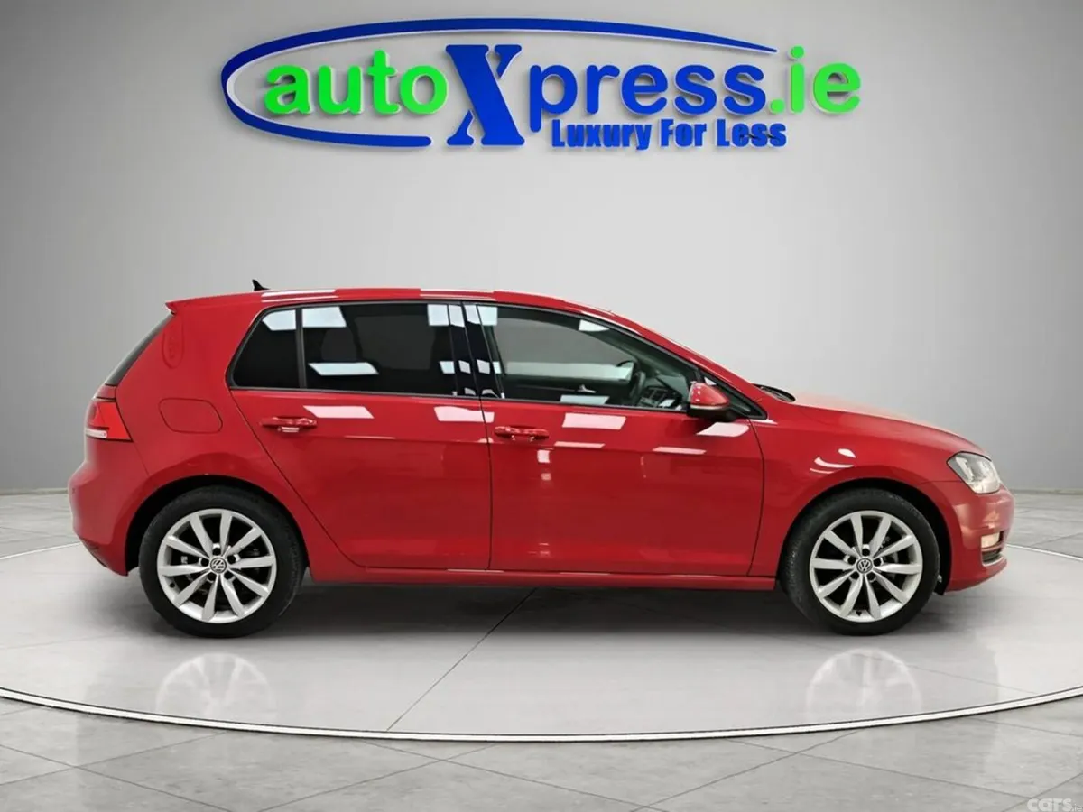 Volkswagen Golf Hatchback, Petrol, 2016, Red