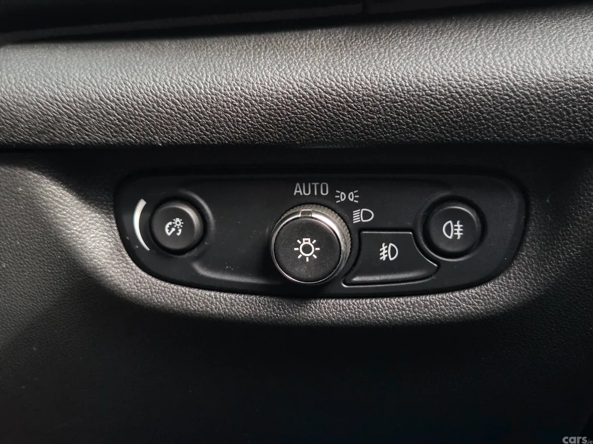 Opel Insignia Hatchback, Diesel, 2018, Grey