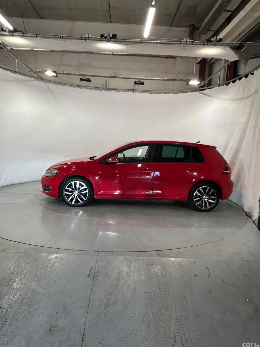 Volkswagen Golf Hatchback, Petrol, 2017, Red