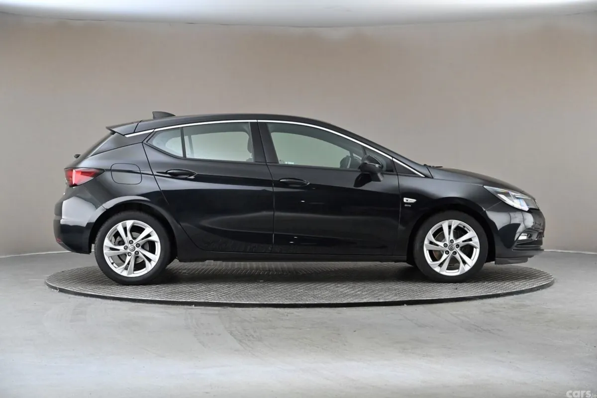 Opel Astra Hatchback, Diesel, 2017, Black