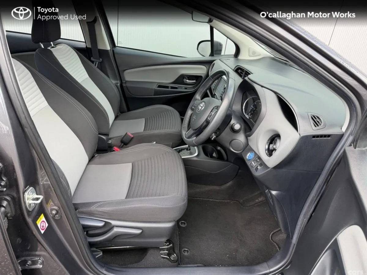 Toyota Yaris Hatchback, Petrol Hybrid, 2018, Grey
