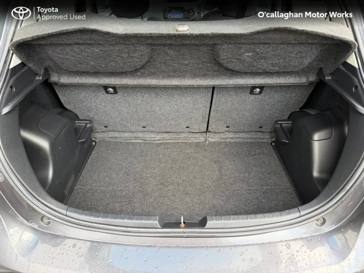 Toyota Yaris Hatchback, Petrol Hybrid, 2018, Grey