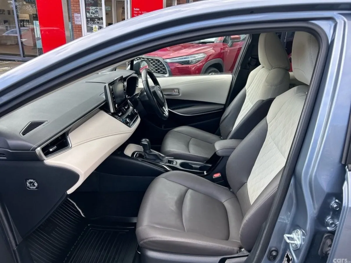 Toyota Corolla Saloon, Petrol Hybrid, 2021, Grey