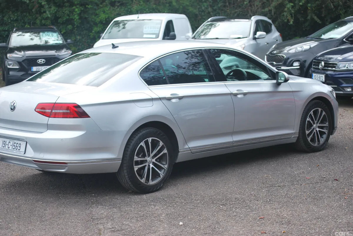 Volkswagen Passat Saloon, Diesel, 2019, Grey
