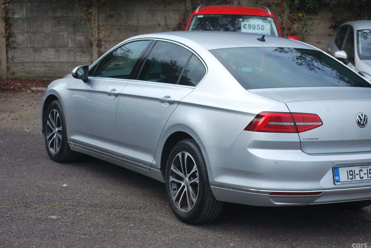 Volkswagen Passat Saloon, Diesel, 2019, Grey